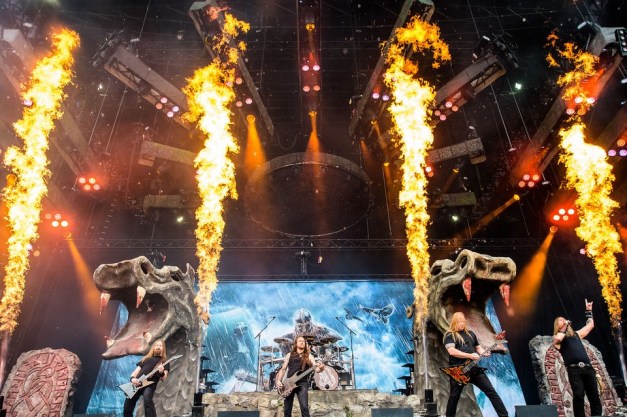 Amon-Amarth-Live-2016